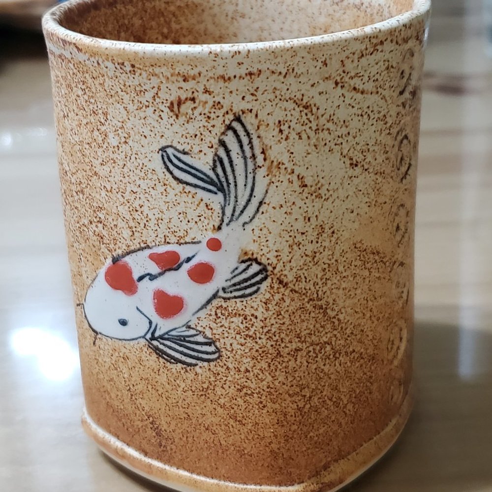 Mikpo pottery koi painted toothbrush holder